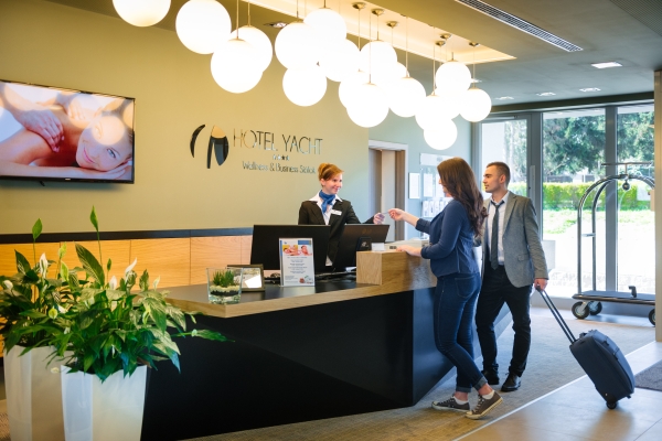 Hotel Yacht Wellness & Business**** **** (Siófok)